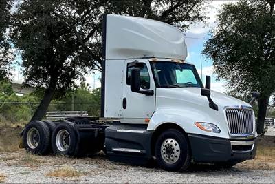 International LT625 Day Cab Truck - Cummins 400HP, 12 Speed