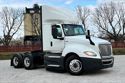 International LT625 Day Cab Truck - Cummins 400HP, 12 Speed