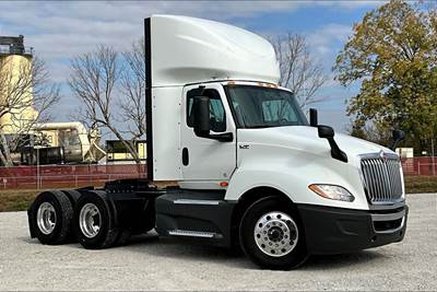 International LT625 Day Cab Truck - Cummins 400HP, 12 Speed