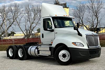 International LT625 Day Cab Truck - A26 430HP, 10 Speed