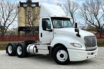 International LT625 Day Cab Truck - A26 430HP, 10 Speed