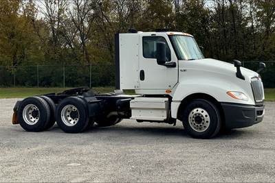 International LT625 Day Cab Truck - Cummins 400HP, 12 Speed