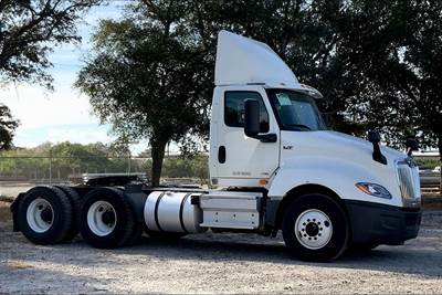 International LT625 Day Cab Truck - A26 430HP, 10 Speed