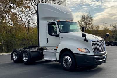 International LT625 Day Cab Truck - Cummins 400HP, 12 Speed