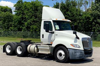 International LT625 Day Cab Truck - A26 430HP, 10 Speed