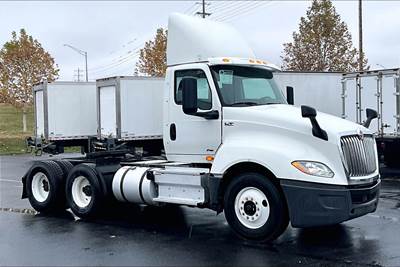 International LT625 Day Cab Truck - A26 430HP, 10 Speed