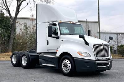 International LT625 Day Cab Truck - Cummins 400HP, 12 Speed