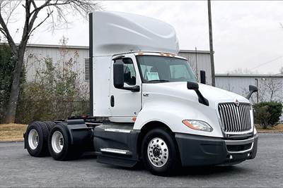 International LT625 Day Cab Truck - Cummins 400HP, 12 Speed