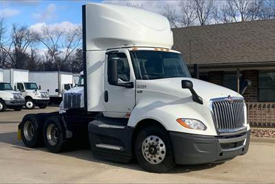 International LT625 Day Cab Truck - Cummins 400HP, 12 Speed
