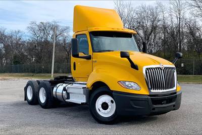 International LT625 Day Cab Truck - A26 430HP, 10 Speed