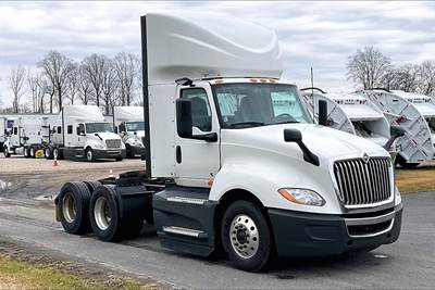 International LT625 Day Cab Truck - Cummins 400HP, 12 Speed