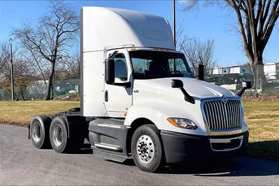 International LT625 Day Cab Truck - Cummins 400HP, 12 Speed