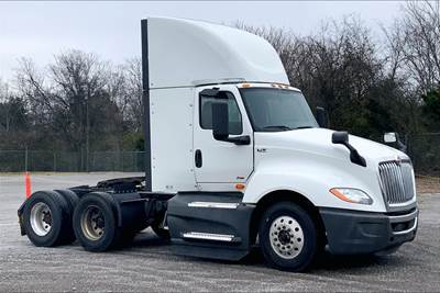 International LT625 Day Cab Truck - A26 400HP, 12 Speed