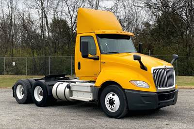 International LT625 Day Cab Truck - A26 430HP, 10 Speed