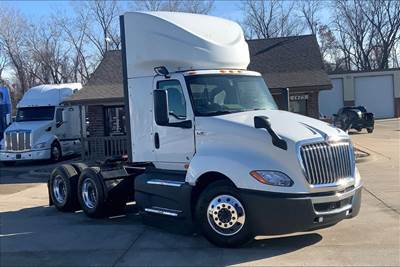 International LT625 Day Cab Truck - Cummins 400HP, 12 Speed