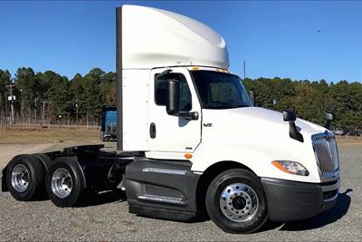 International LT625 Day Cab Truck - A26 400HP, 12 Speed