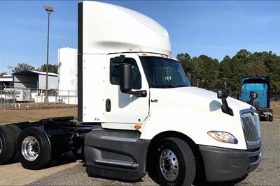 International LT625 Day Cab Truck - Cummins 400HP, 12 Speed
