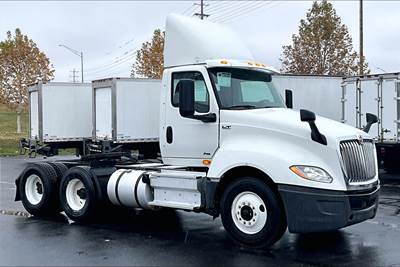 International LT625 Day Cab Truck - A26 430HP, 10 Speed