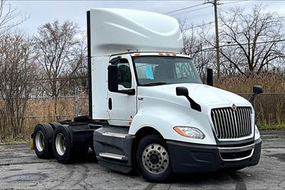 International LT625 Day Cab Truck - Cummins 400HP, 12 Speed