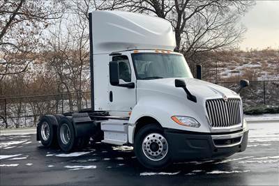 International LT625 Day Cab Truck - Cummins 400HP, 12 Speed