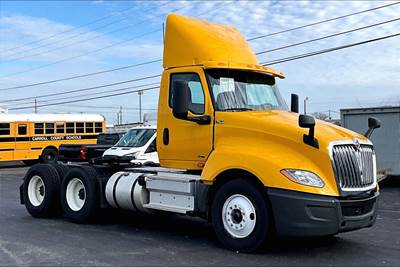 International LT625 Day Cab Truck - A26 430HP, 10 Speed