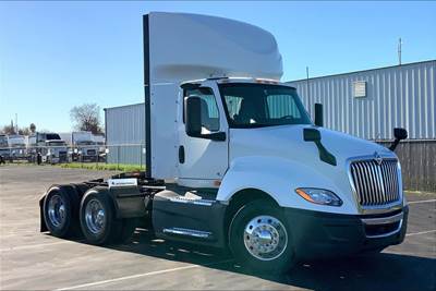 International LT625 Day Cab Truck - Cummins 400HP, 12 Speed
