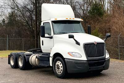 International LT625 Day Cab Truck - A26 450HP, 12 Speed
