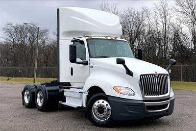 International LT625 Day Cab Truck - Cummins 400HP, 12 Speed
