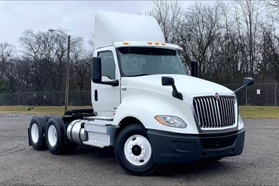 International LT625 Day Cab Truck - A26 430HP, 10 Speed