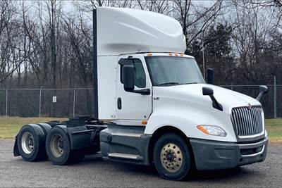 International LT625 Day Cab Truck - Cummins 400HP, 12 Speed