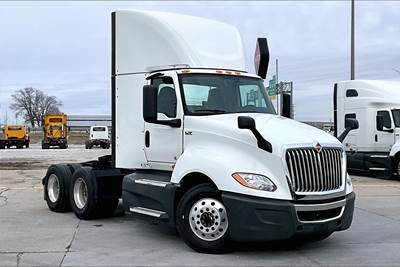 International LT625 Day Cab Truck - Cummins 400HP, 12 Speed
