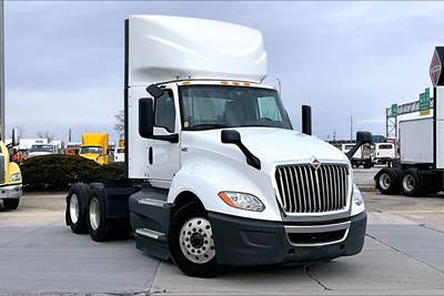 International LT625 Day Cab Truck - Cummins 400HP, 12 Speed