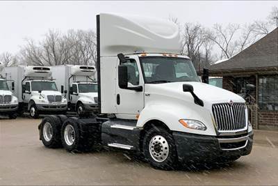 International LT625 Day Cab Truck - Cummins 400HP, 12 Speed