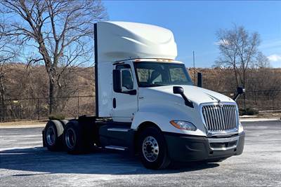 International LT625 Day Cab Truck - Cummins 400HP, 12 Speed