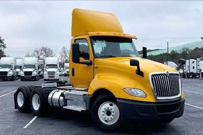 International LT625 Day Cab Truck - A26 430HP, 10 Speed