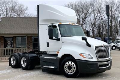 International LT625 Day Cab Truck - Cummins 400HP, 12 Speed