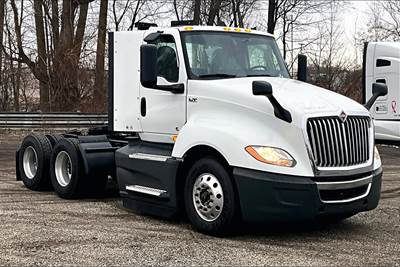 International LT625 Day Cab Truck - Cummins 400HP, 12 Speed