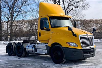 International LT625 Day Cab Truck - A26 430HP, 10 Speed