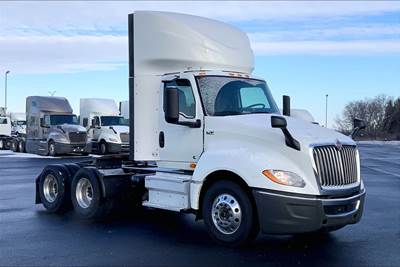 International LT625 Day Cab Truck - Cummins 400HP, 12 Speed
