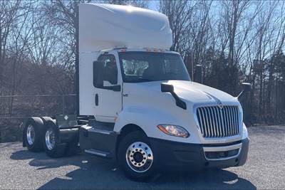 International LT625 Day Cab Truck - Cummins 400HP, 12 Speed