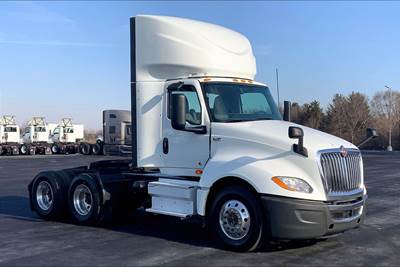 International LT625 Day Cab Truck - Cummins 400HP, 12 Speed