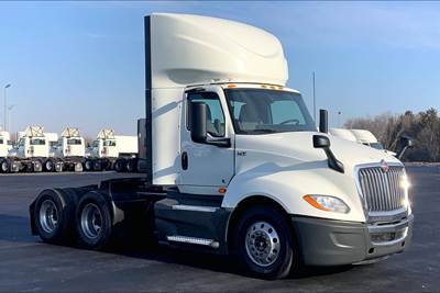 International LT625 Day Cab Truck - Cummins 400HP, 12 Speed