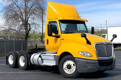 International LT625 Day Cab Truck - A26 430HP, 10 Speed