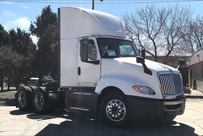International LT625 Day Cab Truck - Cummins 400HP, 12 Speed