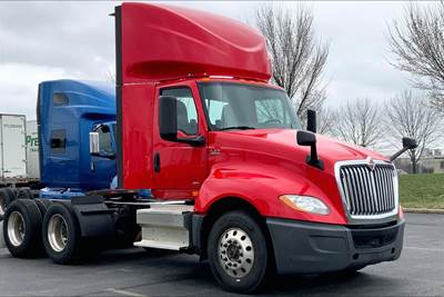 International LT625 Day Cab Truck - A26 400HP, 12 Speed