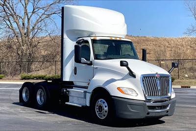 International LT625 Day Cab Truck - Cummins 400HP, 12 Speed