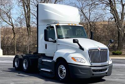 International LT625 Day Cab Truck - Cummins 400HP, 12 Speed