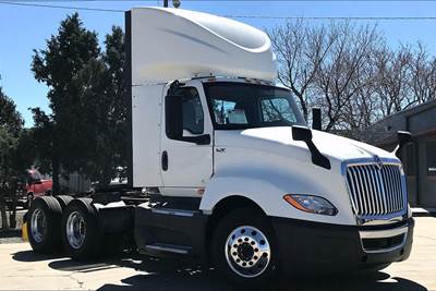 International LT625 Day Cab Truck - Cummins 400HP, 12 Speed