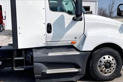 International LT625 Day Cab Truck - Cummins 400HP, 12 Speed
