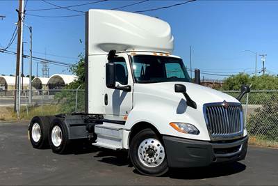 International LT625 Day Cab Truck - Cummins 400HP, 12 Speed